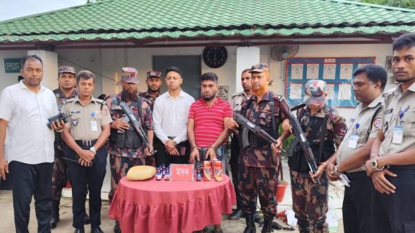 কুমিল্লা সদর দক্ষিণে ১ মাদক ব্যবসায়ী আটক