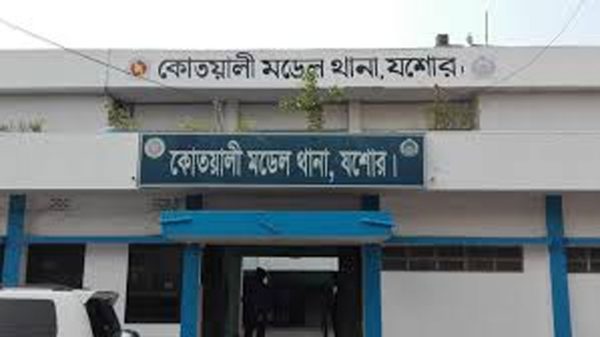 যুবলীগ কর্মীকে বাড়ি থেকে ধরে নিয়ে গলা কেটে হত্যা