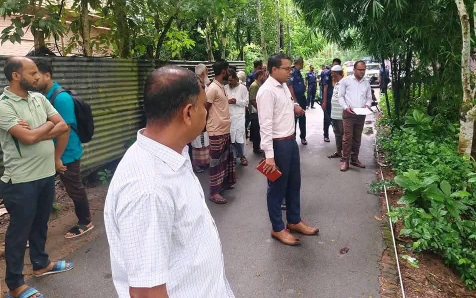 গৌরনদীর এসিল্যান্ড মেহেদী হাসানের উদ্যোগে ১৫ বছরের জমি বিরোধের অবসান দীর্ঘ প্রতীক্ষার পর সম্পত্তি বুঝে পেলেন পারুল বেগম।