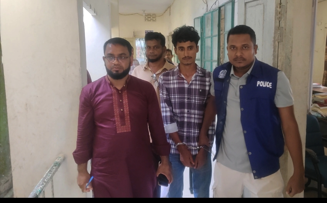 গৌরনদীতে গৃহবধূরকে ধর্ষণের ঘটনায় আটক-১ রাতের আঁধারে কৌশলে এক গৃহবধূর বসতঘরে ঢুকে ছিল দুই বখাটে যুবক।