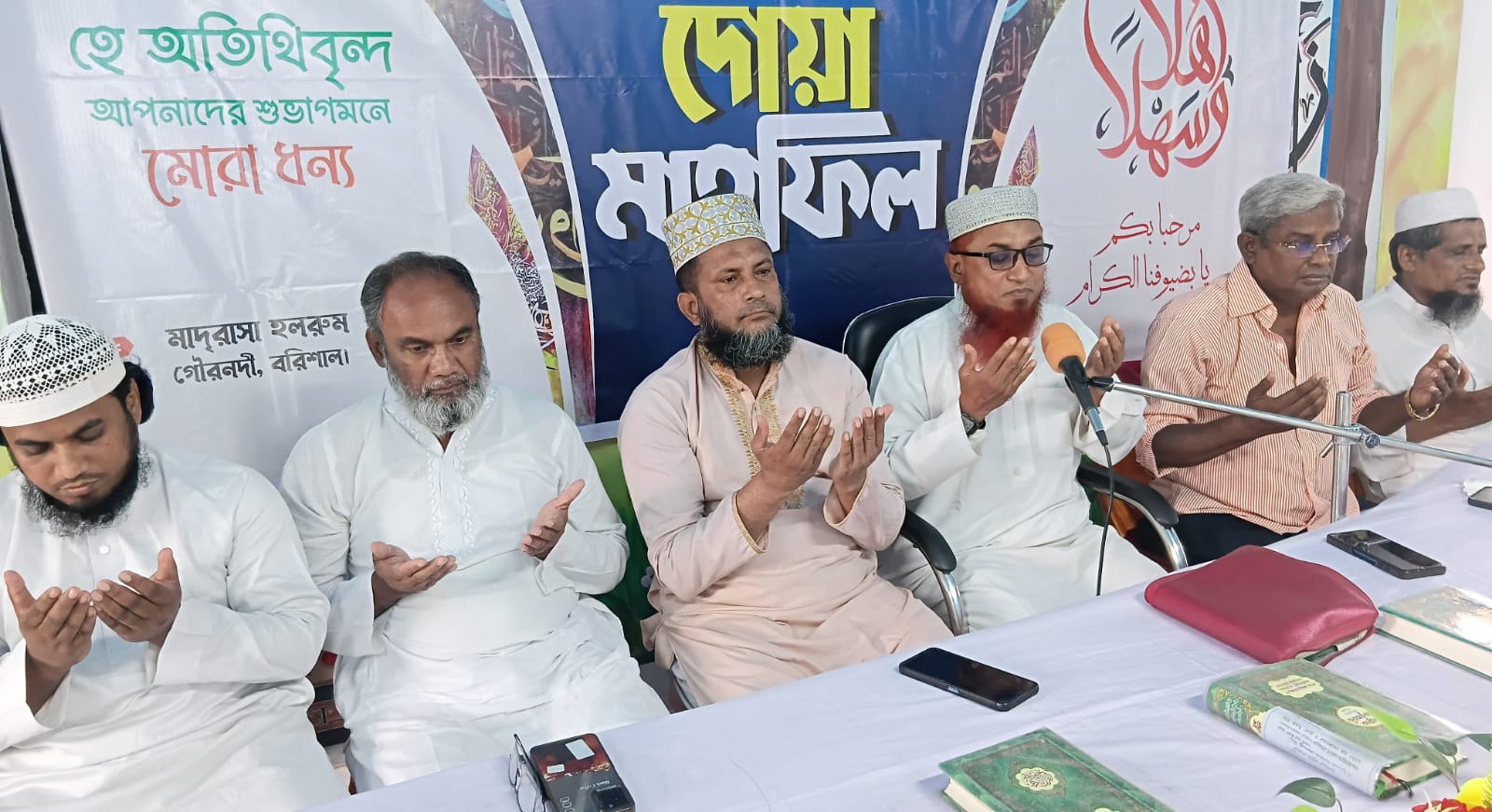গৌরনদীতে রহমানিয়া হিফজুল কুরআন ক্যাডেট মাদ্রাসায় সবক প্রদান উপলক্ষে দোয়া মাহফিল।